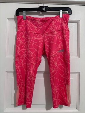 Altra Hot Pink Geometric Capri Leggings